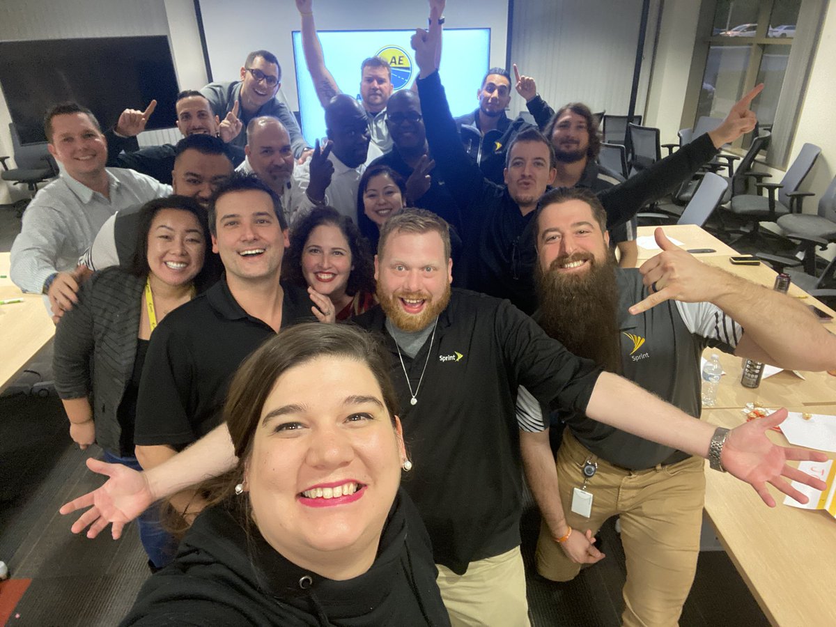 TrainerTinaT's tweet photo. End of day #2 yesterday for the AE LJ Workshop!!! #SprintFam #SprintOwnsNR @amyptrainer @TrullJonathan @A_SprintGal https://t.co/BXX6sMBckm
