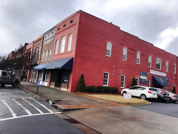 hometown's tweet image. Business: Two big sales on Broad Street in the Cotton Block on Friday — and more on the way? hometownheadlines.com/blog/2020/01/2…
