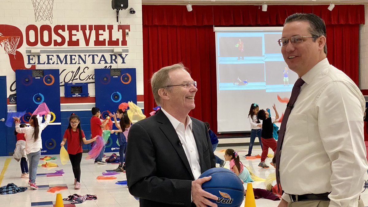RooseveltBronc1's tweet photo. @mayordarling , @DrGonzalez8, &amp; @CoachFlores623  are leading the way for a healthier Texas!

Everyone's encouraged to take on the @ItsTimeTX challenge movement.  McAllen, we're counting on you to help teach our little ones &amp; community about the importance of physical fitness. https://t.co/jNTb6LBTGF