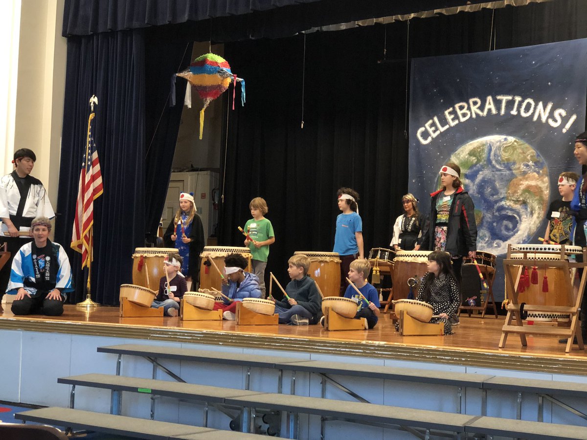 Leahgilbert30's tweet photo. Taiko drummers! #Geographyday @LeeRoadrunners Austin Taiko https://t.co/T138hR9uD9