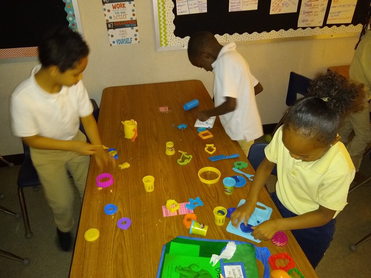 erinpar82's tweet photo. Playdough party for earning all of our brownie points! #PricePRIDE #thepriceway #celebratesuccess @PriceOwls @1stGrade_Price @samanthakyed @MsMathies https://t.co/x75dIbxrTB