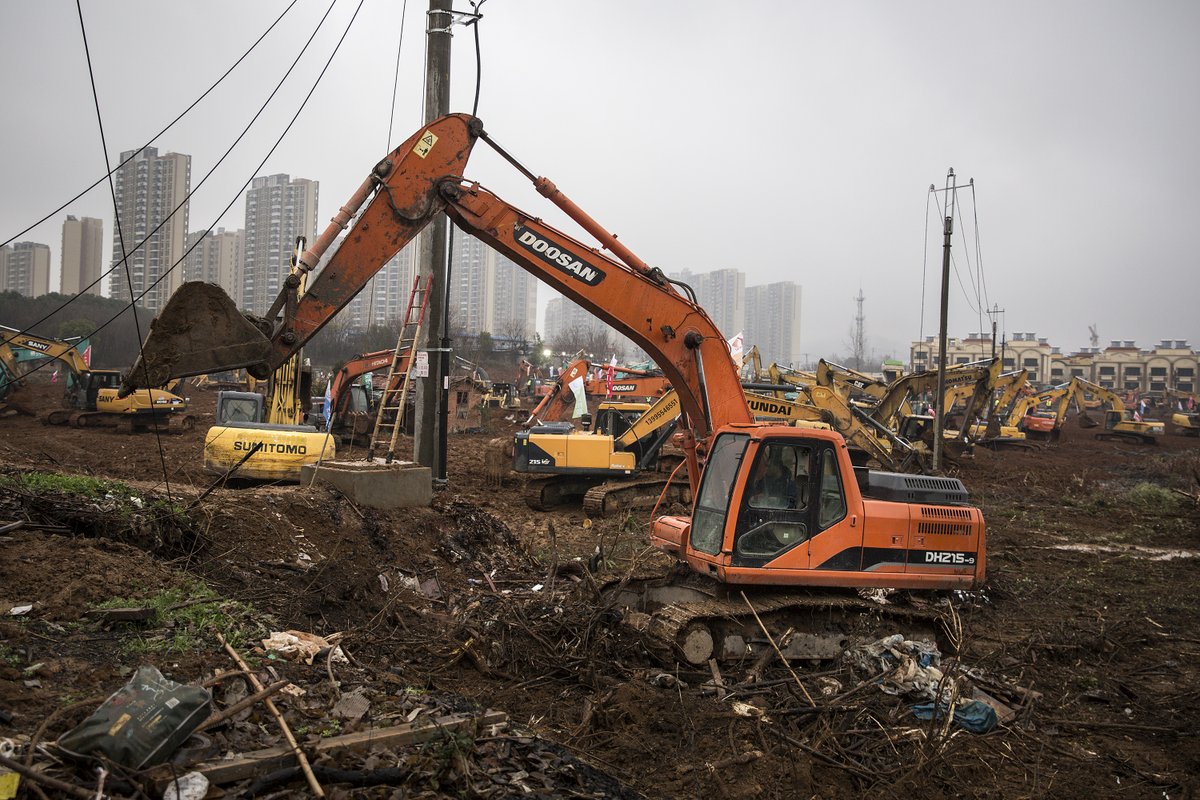 China inicia la construcción de urgencia de un hospital en la ciudad de Wuhan para controlar la epidemia por el brote de coronavirus. El objetivo: levantar en 10 días un hospital de 25.000 metros cuadrados que cuente con unas 1.000 camas bit.ly/36mX5b0