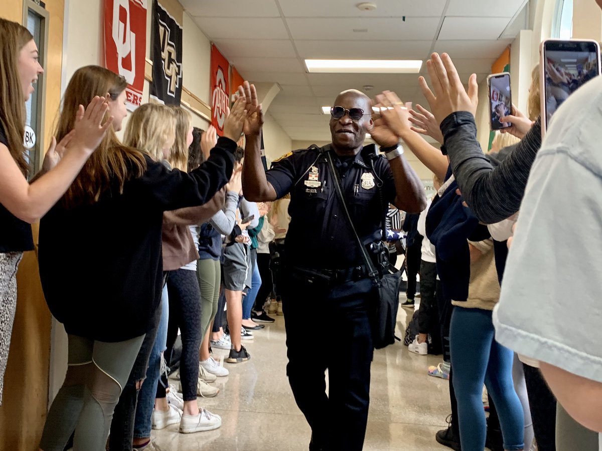 PlantPTSA's tweet photo. Today Plant High School clapped out one of the best resource officers to ever walk our halls. Thank you Officer Holloway for your eleven years of service to the Plant High community. You will be missed! https://t.co/ln1k4eok0w