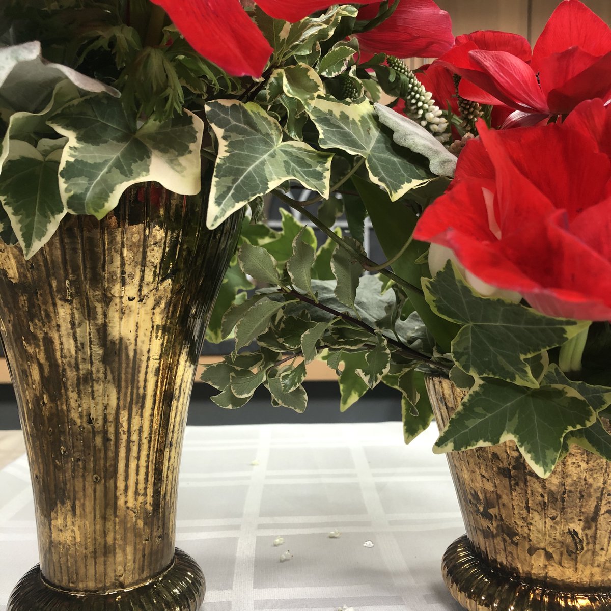 LexMediaTV's tweet photo. This week, we filmed the Valentine's Day episode of #DesignInBloom. Carolyn's arrangement features red anemone flowers in 2 vases attached with ivy. Stay tuned for this episode on LPTV (RCN 3/HD613, Comcast 8, Verizon 35), and streaming on YouTube, or OnDemand via our website. https://t.co/iqVfc6B4vU
