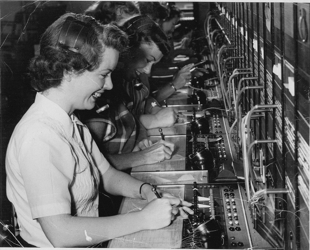 HNMSystems's tweet image. #FunFact The first ever mobile phone call was made in 1973 from the streets of New York! #TechFunFact #Technology #Data #Telecom