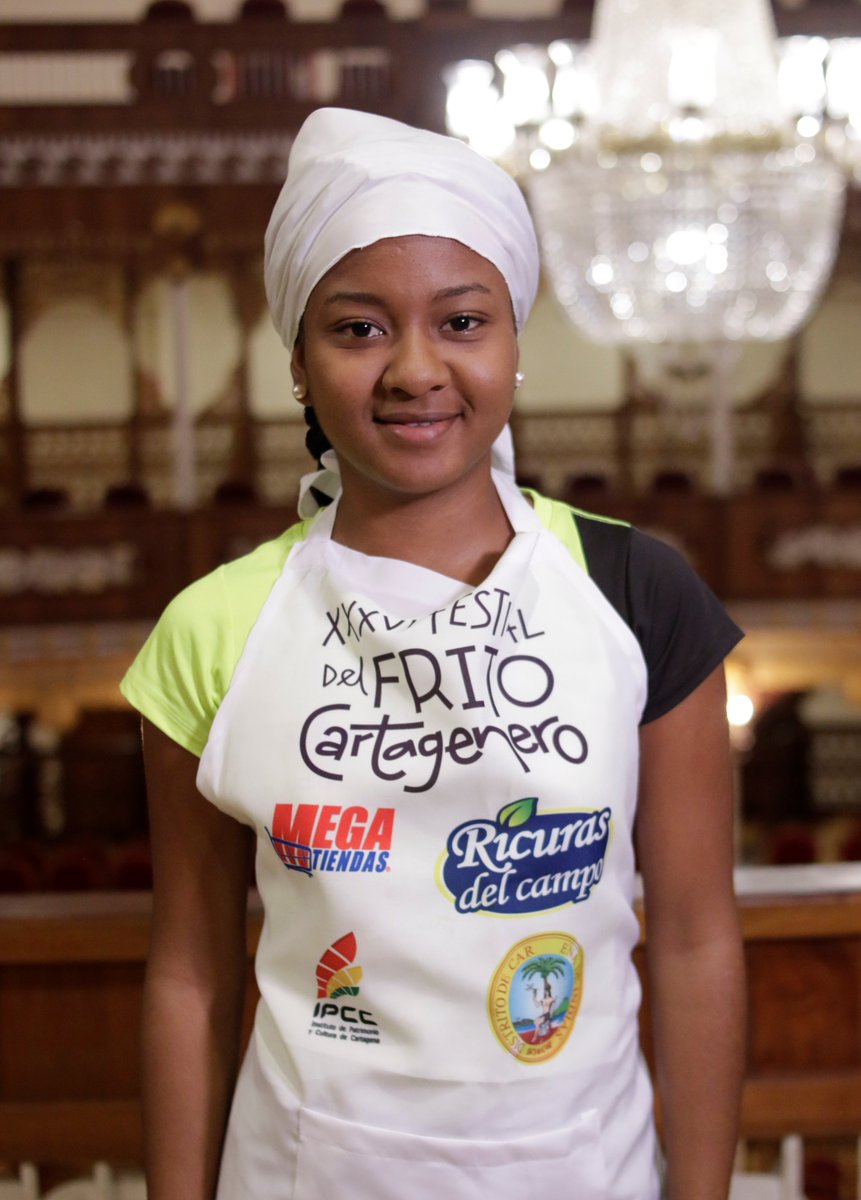 Ipcc_Cartagena's tweet photo. Mariedin Camargo Llerena es la fritanguera seleccionada más joven en el #XXXVIFestivaldelFrito. Sus manos preparan los mejores fritos de Cartagena.
#ComerFritosEs #ComparteTufrito #FritandoConAmor #FiestasdelaCandelaria2020 #TanTAM https://t.co/UO2g4Eo80s