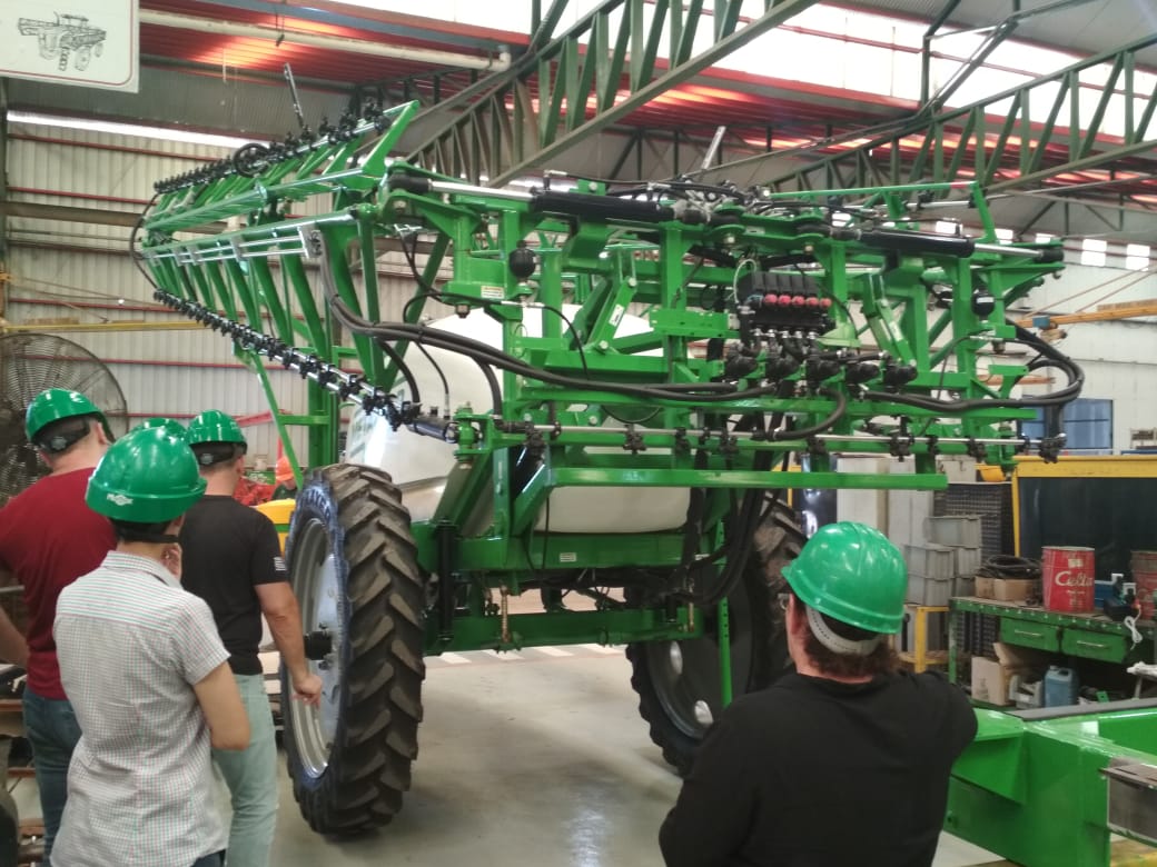 MetalforSA's tweet photo. ¡Estamos de visitas! 😄
Integrantes de la firma #rusa #Agrodynamics  se llegaron para conocer nuestras instalaciones y seguir fortaleciendo los vínculos entre ambas empresas. 

¡Dos días de interesantes charlas y #ProyectosFuturos! 💪🇦🇷🇷🇺 https://t.co/Pc9eHVzjyi