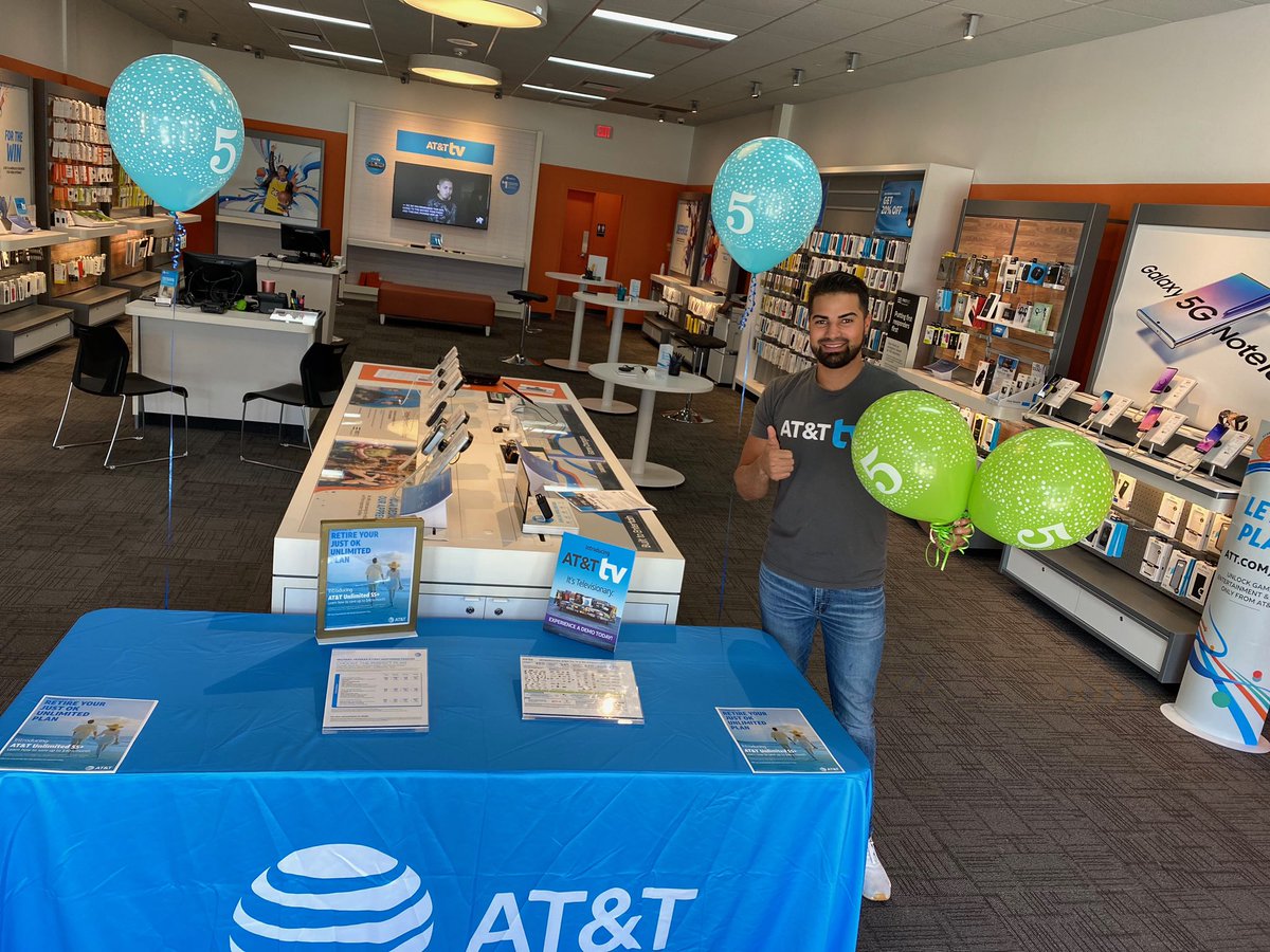 Brian_Rodriguz_'s tweet photo. Come to your local AT&T store and help us celebrate our NEW exclusive Floridians 55+ unlimited plan! @USAWireless_ @jemeFL @One_FLA @jrluna11 #winlocal #exclusive #Floridaonly #fiftyfiveplus https://t.co/eFlFRee775
