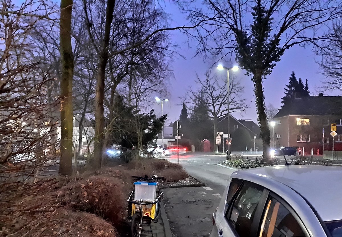 Bluminho's tweet photo. Vorhin im #msverkehr einen Unfall am #Clemenshospital mit dem CBM Radlader gehabt und viel gelernt darüber wie es in der #nennmichnichtfahrradstadt #Münster sein kann und das #Verkehrswende eine Generationenaufgabe ist. https://t.co/nnFiMjVJmP