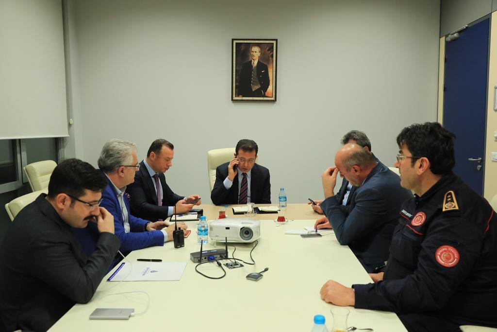 İBB Başkanımız Ekrem İmamoğlu ve beraberindeki yetkililerimiz AFAD ile koordineli bir halde Elazığ depremi ile ilgili gelişmeleri takip ediyor. Tüm birim ve imkanlarımızla bölge halkına destek olmak için hazırız.