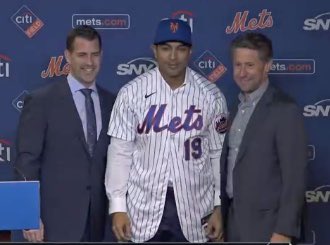 PIITP's tweet photo. I wonder why the Mets didn’t have a Nike jersey for Beltrán. @UniWatch (thanks for the pic @TheClemReport) https://t.co/4Jc9ztaXpp