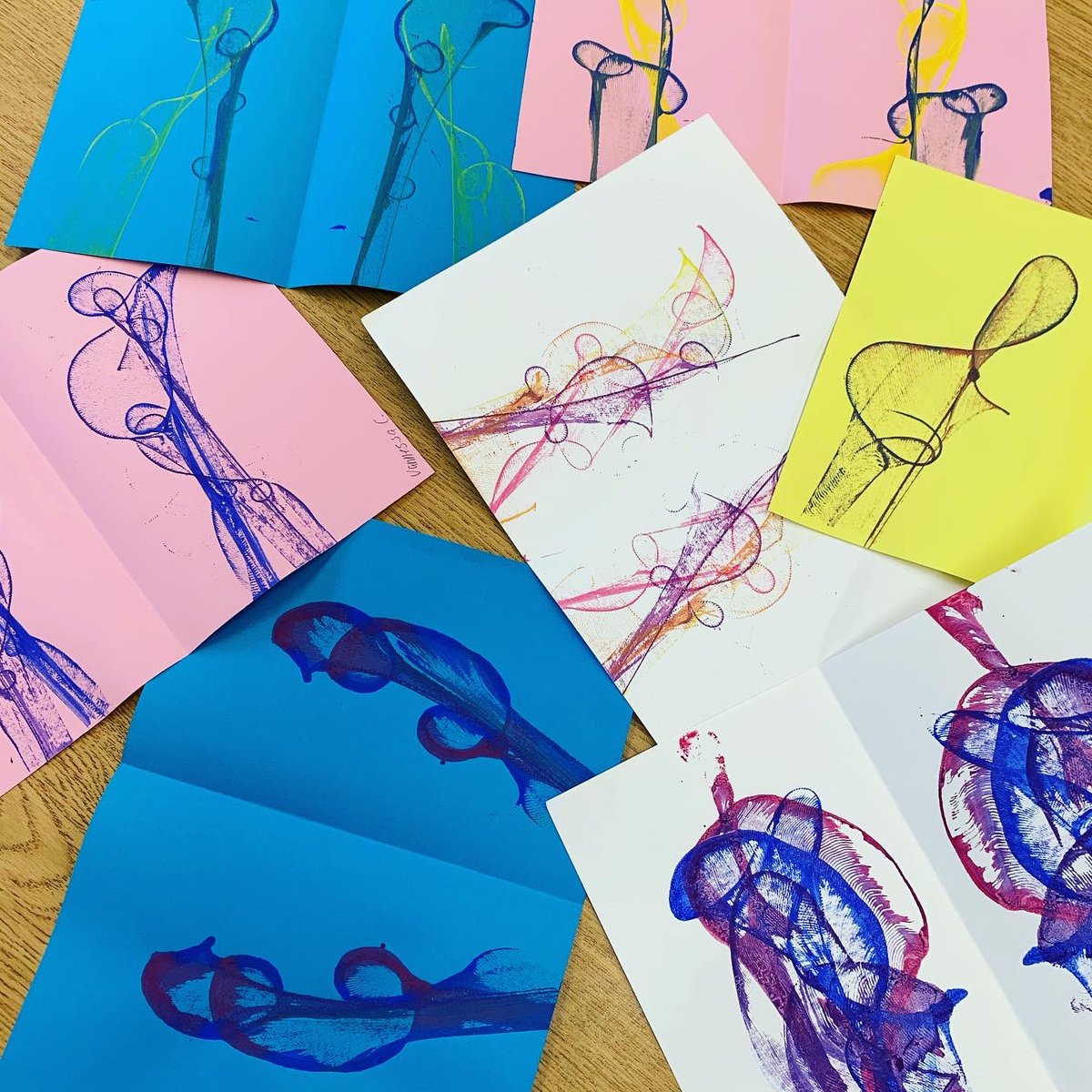 art_LMS's tweet photo. Some fun Friday string art for our soon-to-be INB-style sketchbook covers! 🙌🏼 #AVID #middleschoolart #weareLMS https://t.co/2z72TJ5D5L