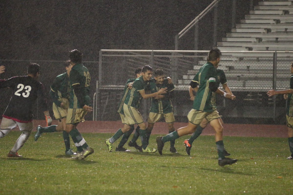 FCSkylineSoccer's tweet photo. Its Senior night!
Come out and support the seniors in their final home game today!
First game of region play as well.

⚽️ Skyline 🆚 Mesa 
🏟 Skyline Stadium
📍 845 S Crismon Rd
      Mesa, AZ  85208
⏰ 4pm JV 
⏰ 6pm Varsity https://t.co/UV9rgba0gI