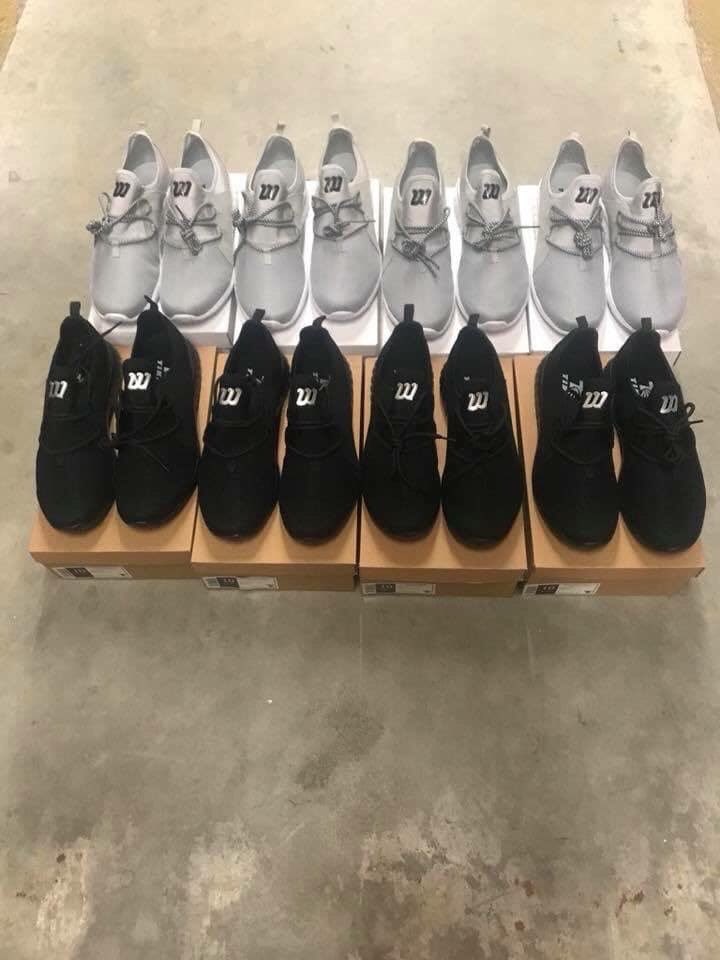 JavarisNeely's tweet image. 13 pairs of #WaveRunners left for $20.20........take them off my hands