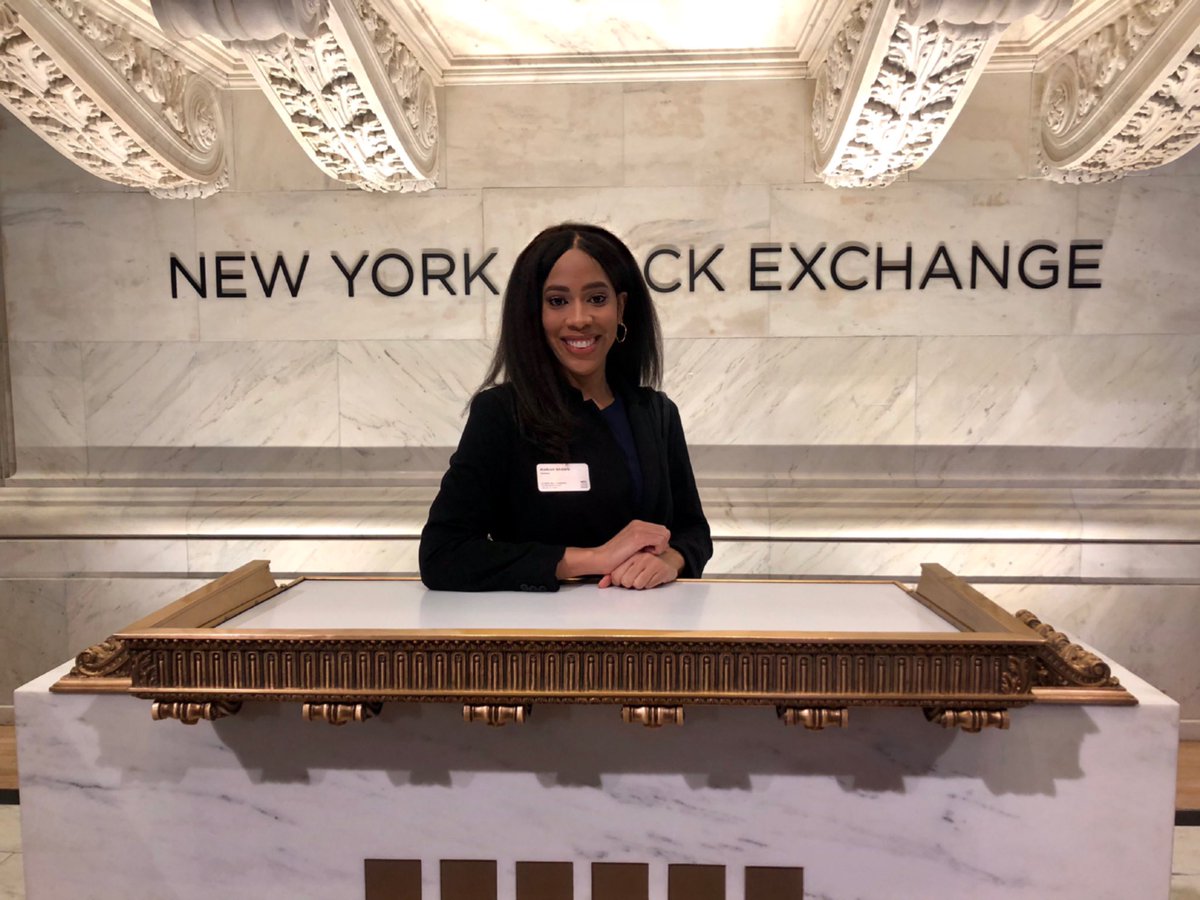 mariahjourno's tweet photo. This week on the floor of the New York Stock Exchange for the first time for the closing bell and #FundamentalIncome ‘s real estate fund listing. It was BUSY on the trading floor, as you hear about. 
#commercialrealestate
#financialjournalist https://t.co/5aI9Btuday