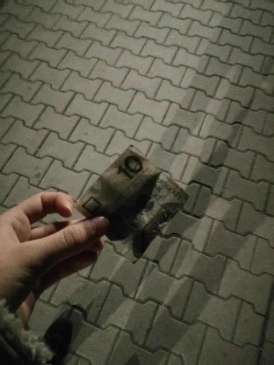illbskinnybitch's tweet photo. Zna��am właśnie 10 wracając z lodowiska. Gdybym postanowiła żeby rodzice mnie odebrali a nie przeszła się na busa nie miała bym dyszki i spalonych kalorii
A więc rt for good luck w schudnięciu czy coś #abwtbs https://t.co/De4Rwe2pxp