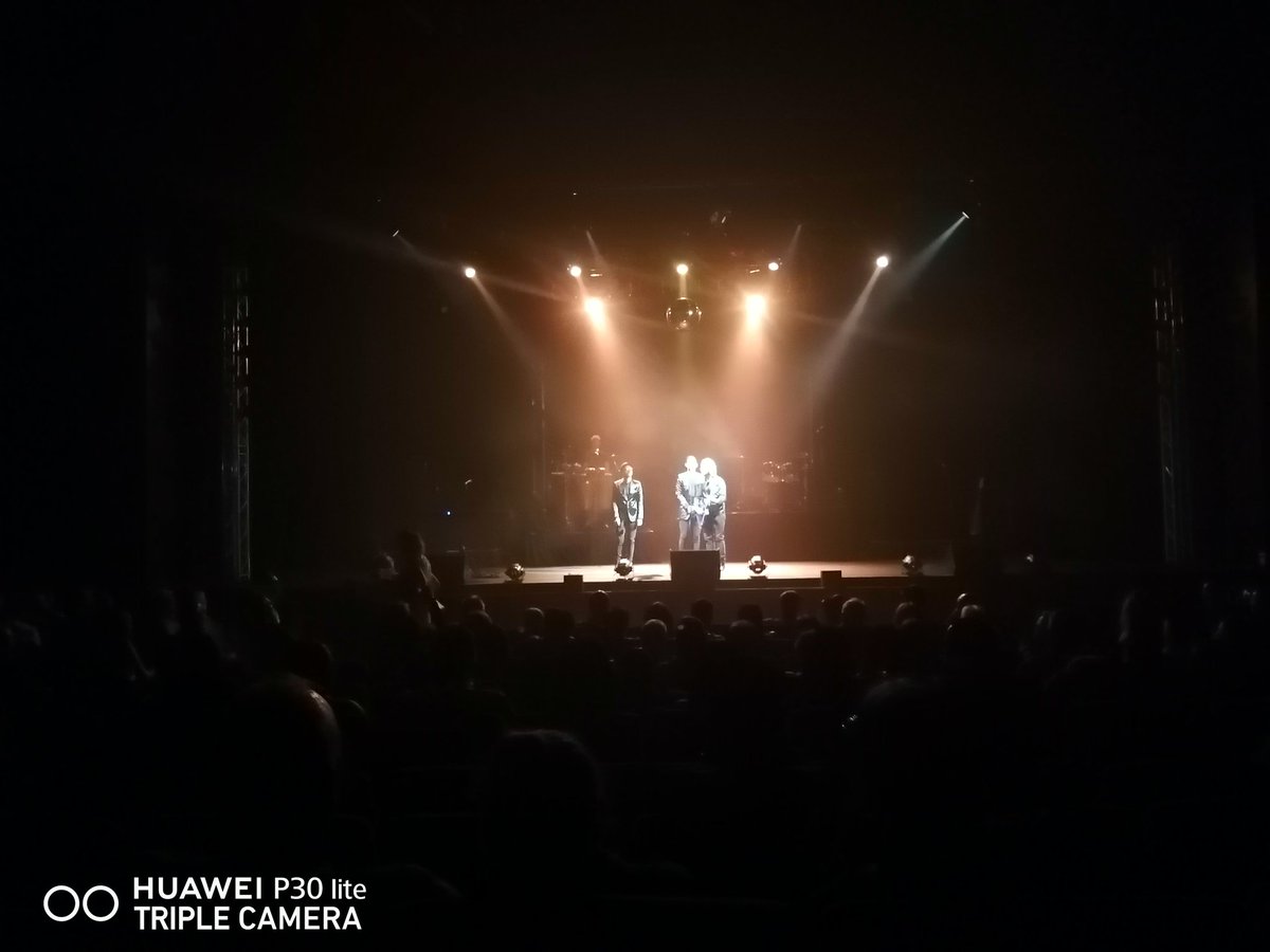 1RADEBE_'s tweet photo. What an incredible show @EmperorsPalace, Theatre of Marcellus #BeeGeesShow #BeeGees #BeeGeesWithJoziStyle 👏 https://t.co/fEO6pfIfnq