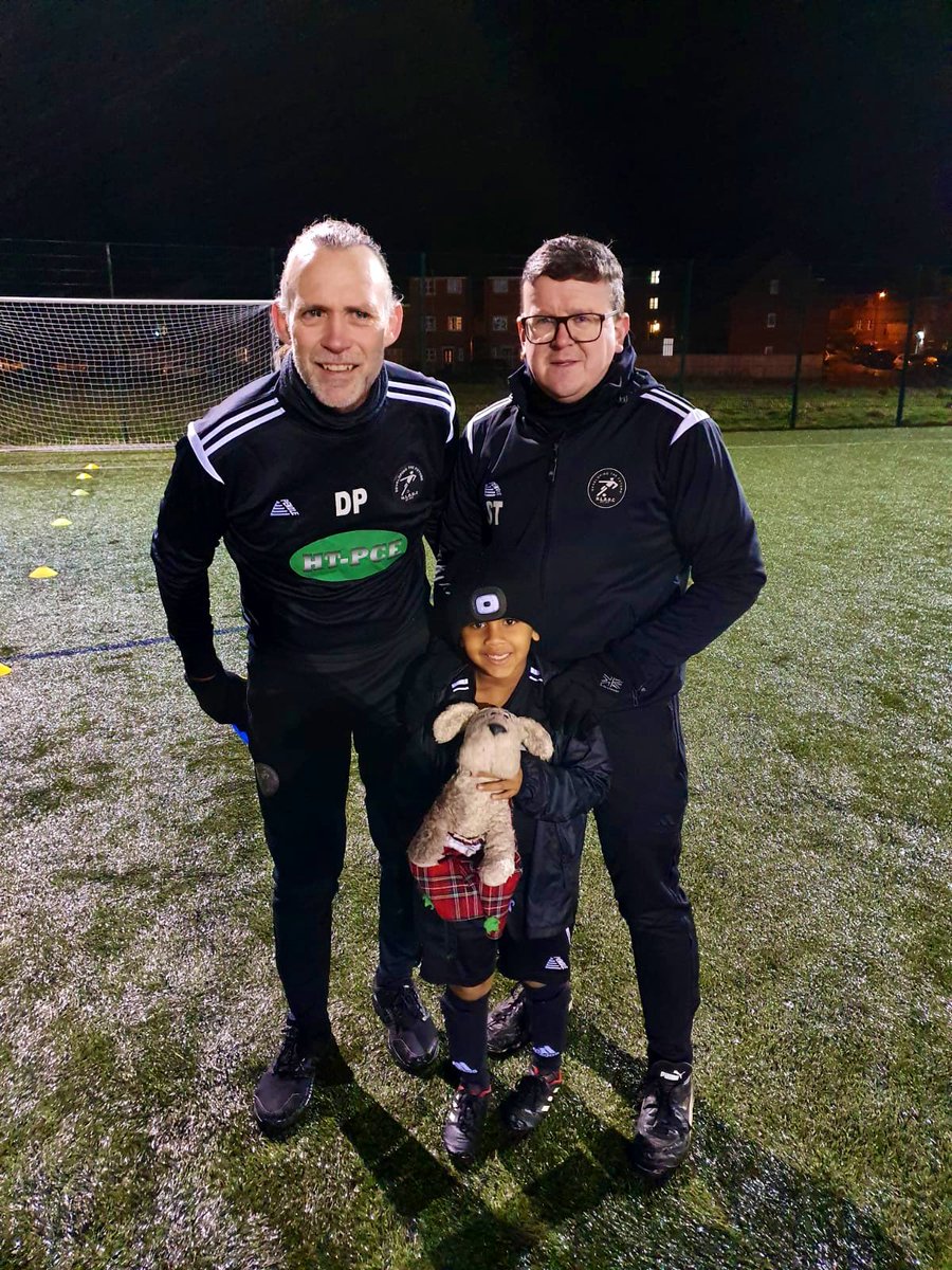 NLDDC_FirstStep's tweet image. Brilliant session tonight as always.
We got to meet Lotty the Scotty from @TweetBLS !
Thanks for bringing him along Nate.
We hope he enjoyed watching you ! 
⚽️🐶⚽️
#football 
#nlddc
@DPeacock5 @scottbcfc1977 @paulgill21 
@smokey_joey