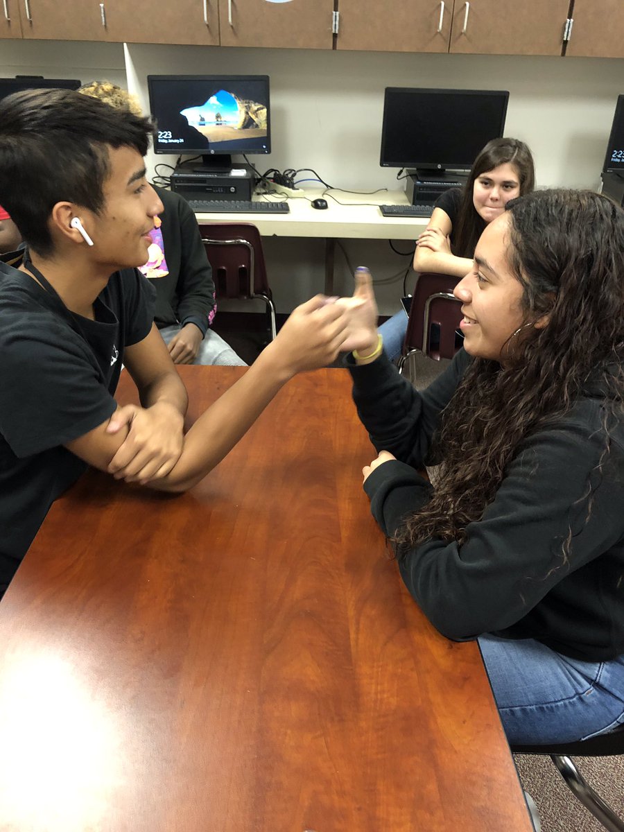 AMCHS_AVID's tweet image. 10th grade - 6th period - Thumb Wars competitors and finals. Team building at its best!
