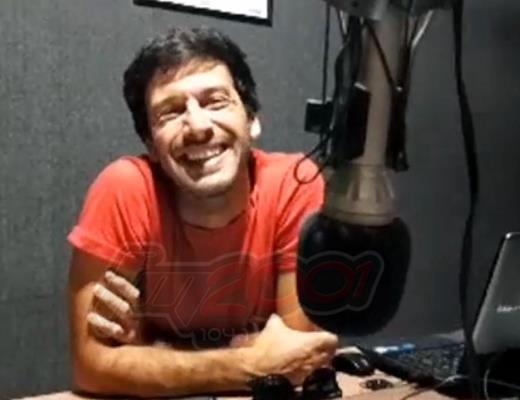 fm_salto's tweet photo. Esta noche, Gustavo Ecclesia, con su banda Yacaré Baby, cerrará la primera noche de las Fiestas Patronales
El artista local expresó su alegría de participar en una fiesta tan importante para todo  el pueblo. Charla en el estudio:
Nota y audio en https://t.co/AWiprV2ecx
@GusEccle https://t.co/dVDNhK32NS