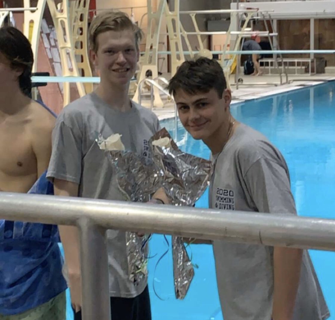 HeritageDiving's tweet photo. shout out the seniors #PutInWork #RegionalsBound #Doingya https://t.co/CSdcfEPn4W