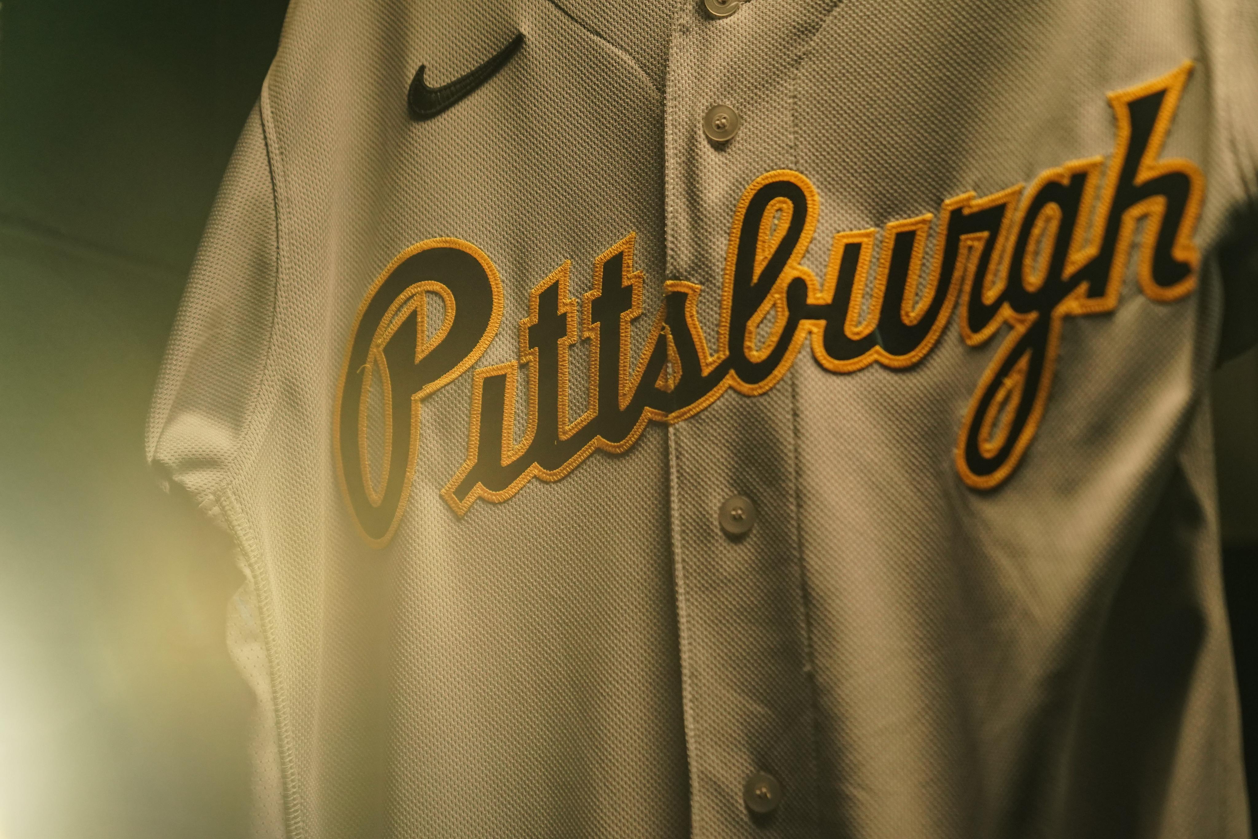 Twitter 上的Pittsburgh Pirates：The Script is back! The @Nike authentic road  jerseys and our new @NewEraCap road lids are available now ONLY at the PNC  Park Clubhouse Store.  / Twitter
