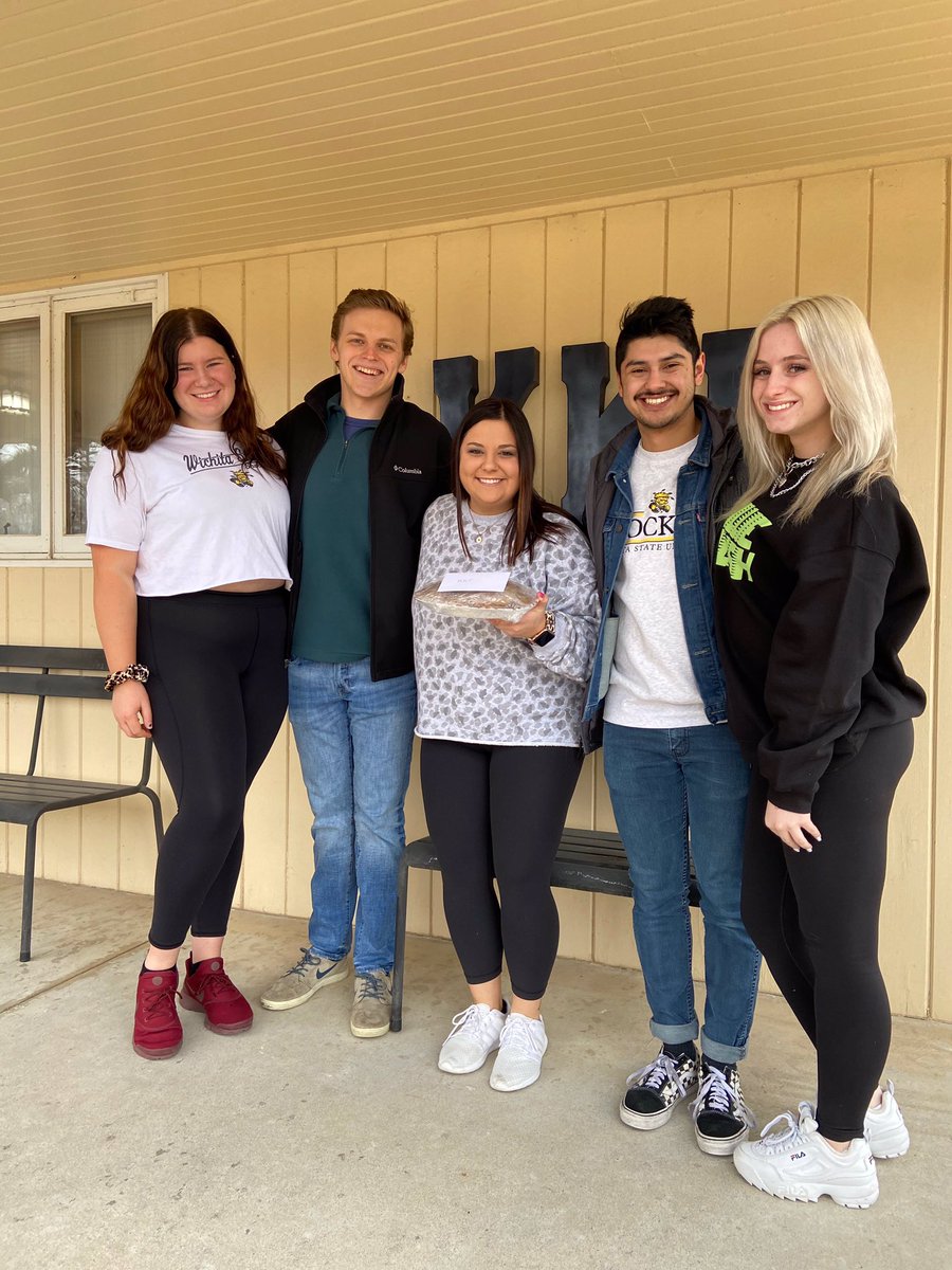 KKGWichitaState's tweet photo. Thank you @Beta_Wichita for the delicious cookies! The ladies of Kappa Kappa Gamma really appreciate it! 🤩 https://t.co/32zlXlnXOj