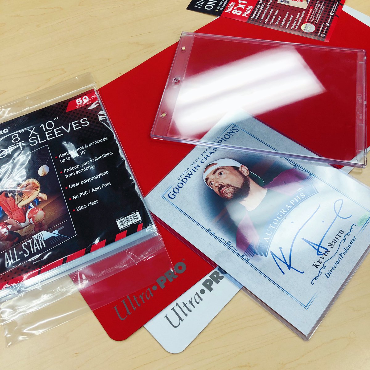 UltraPROSupply's tweet photo. Tidying up around the office today, and getting some of our @UpperDeckSports #CDDConference βοΈ swag displayed in our ONE-TOUCH holders! #autograph #collect #ultraPRO https://t.co/314NxNADZk