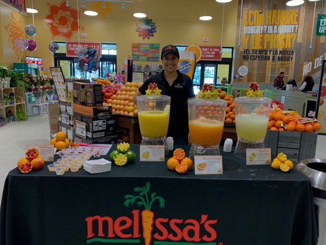 MelissasProduce's tweet photo. It’s #CitrusFest at @NorthgateGlzMrk in #Bell, CA &amp; we’re serving up freshly juiced Cara Cara #Oranges, Cocktail Grapefruit &amp; Meyer #Lemons 😍 plus grab some blood oranges too 🍊

Come see us til 2 PM!! https://t.co/czvlWayclg