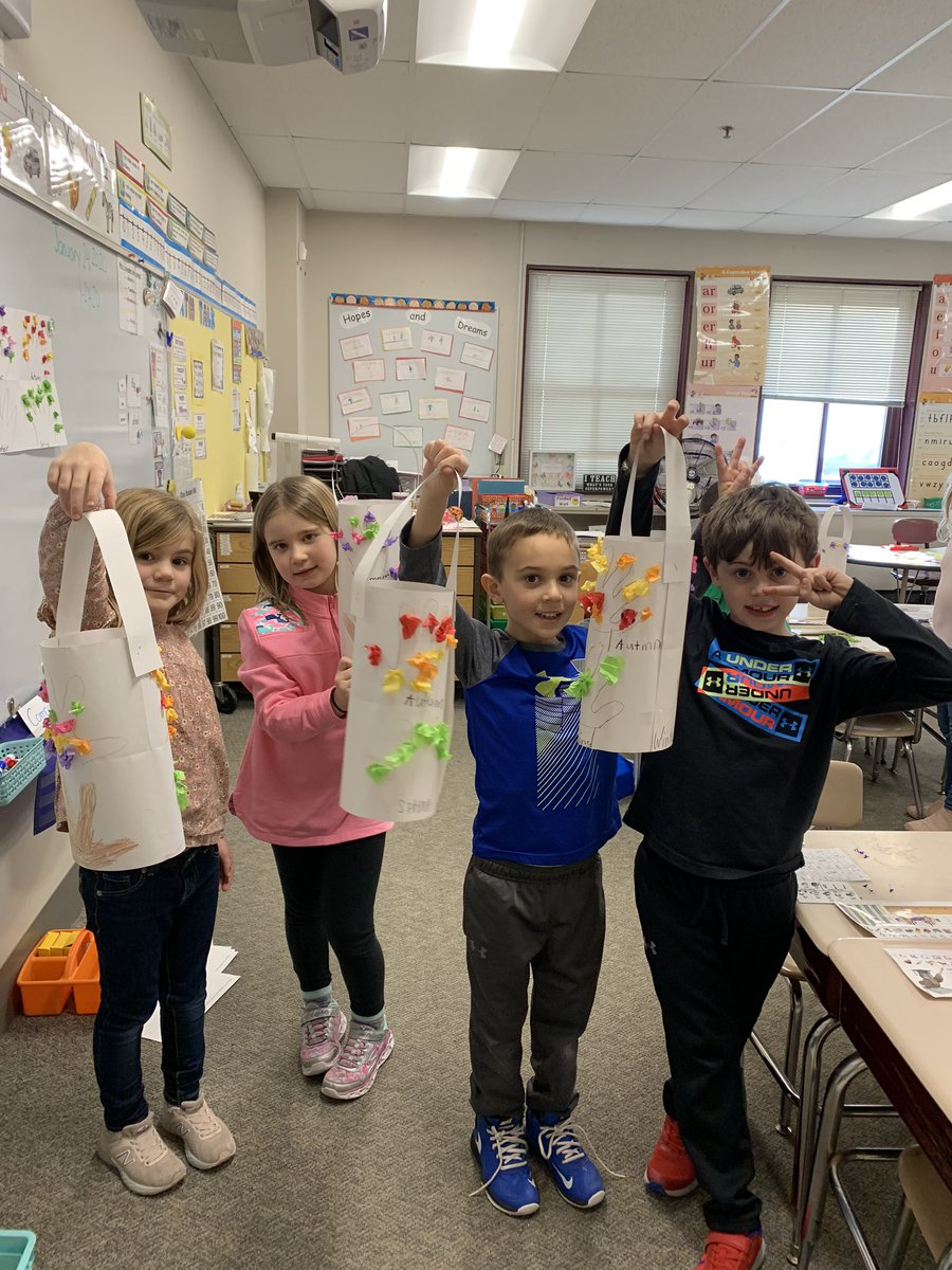 MrsPozner's tweet photo. Students made Seasonal Lanterns to show seasonal patterns of change https://t.co/IuPOeXYFcv