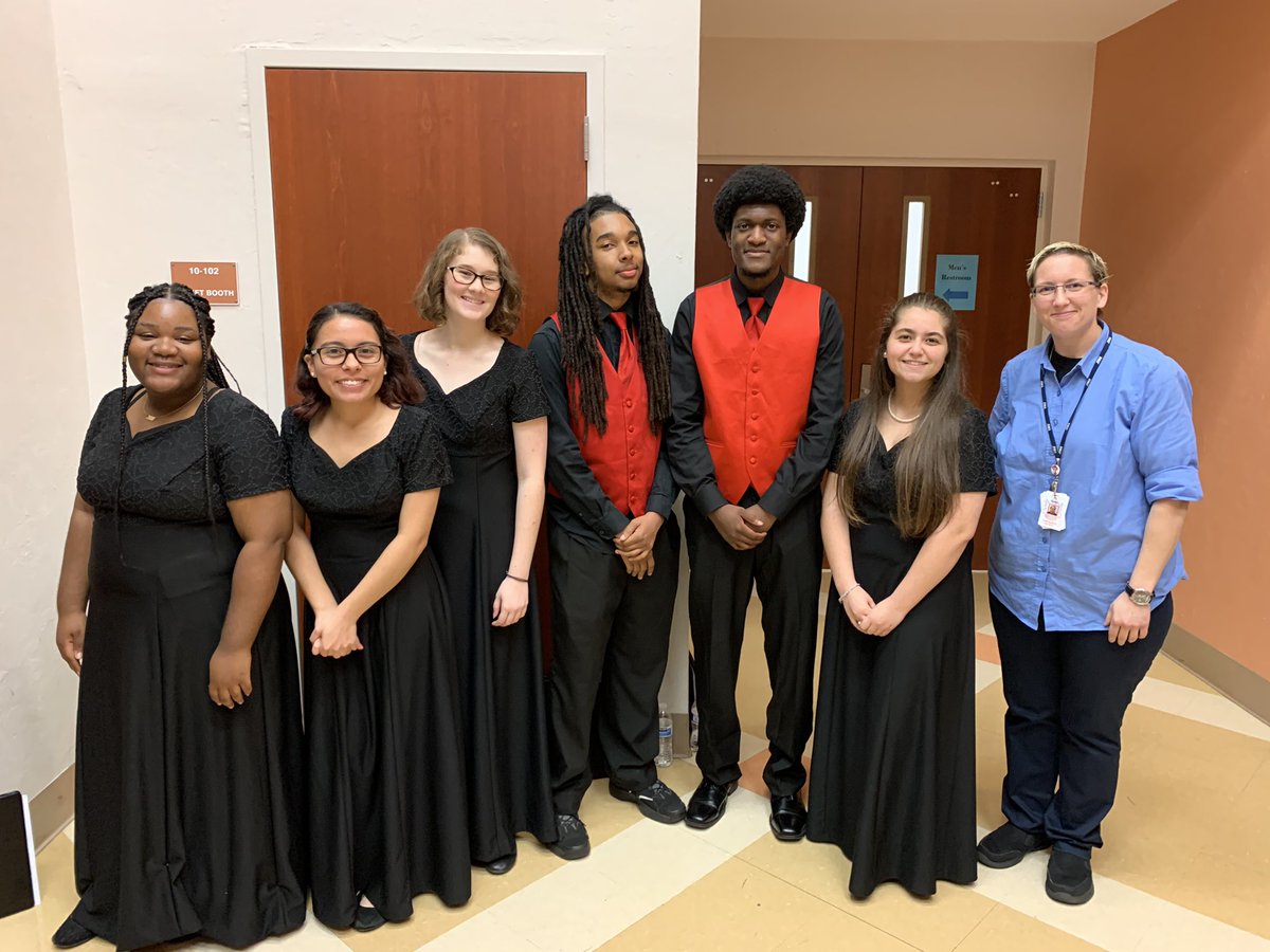 MsAgaoglu's tweet photo. Last night, these Singing Chiefs represented Santaluces at the amazing District Honor Choir Concert. We are proud! Go Chiefs! @SHSChiefsChorus @SantalucesHS @Prin_Robinson https://t.co/zVnBy9815w