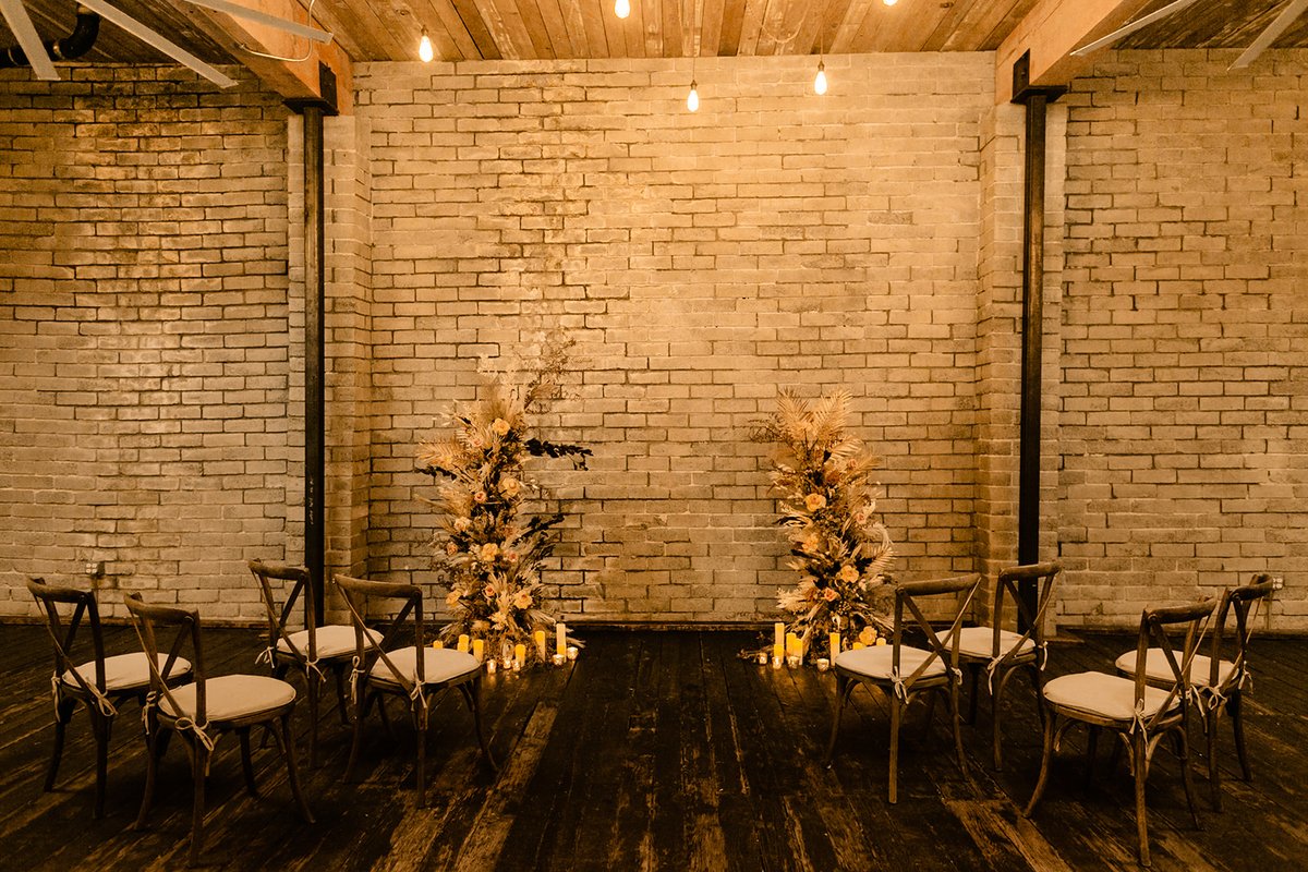 pedersensrental's tweet image. Simple and beautiful! We love this #wedding ceremony design featuring our Vineyard Chairs. 👏🏼 #events 

Available in Vancouver &amp;amp; Seattle: bit.ly/2R4kTfm

Photo: @TMinspired