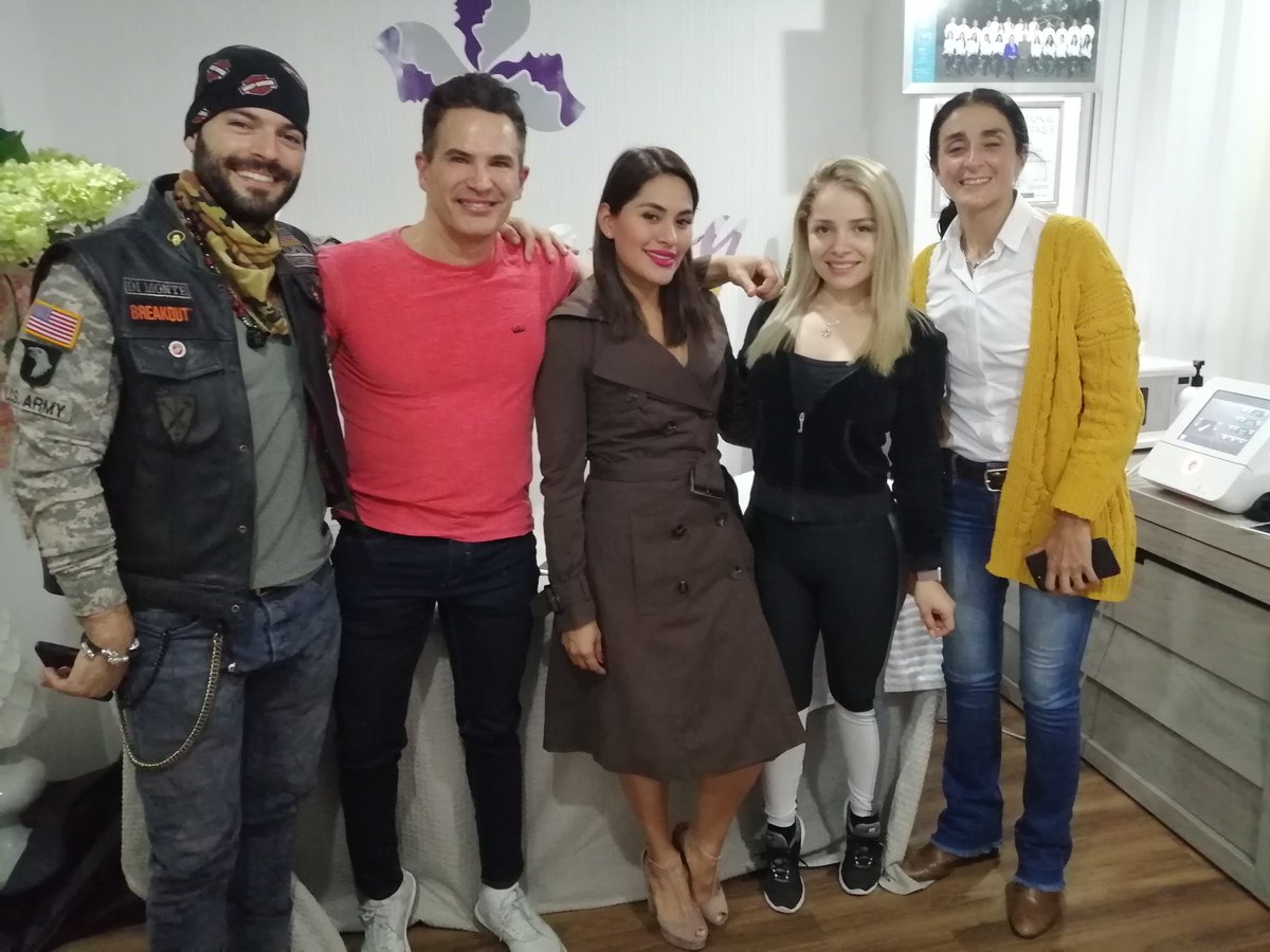 _RCulturaPop's tweet photo. Que tal con @adriandimonte, @Julio_Camejo, @BarbaraTorresMx y @SandraItzel poniéndose guapos en #Luxany 💆♂️ Cortesía #PadmaPR https://t.co/SgXbNH336h