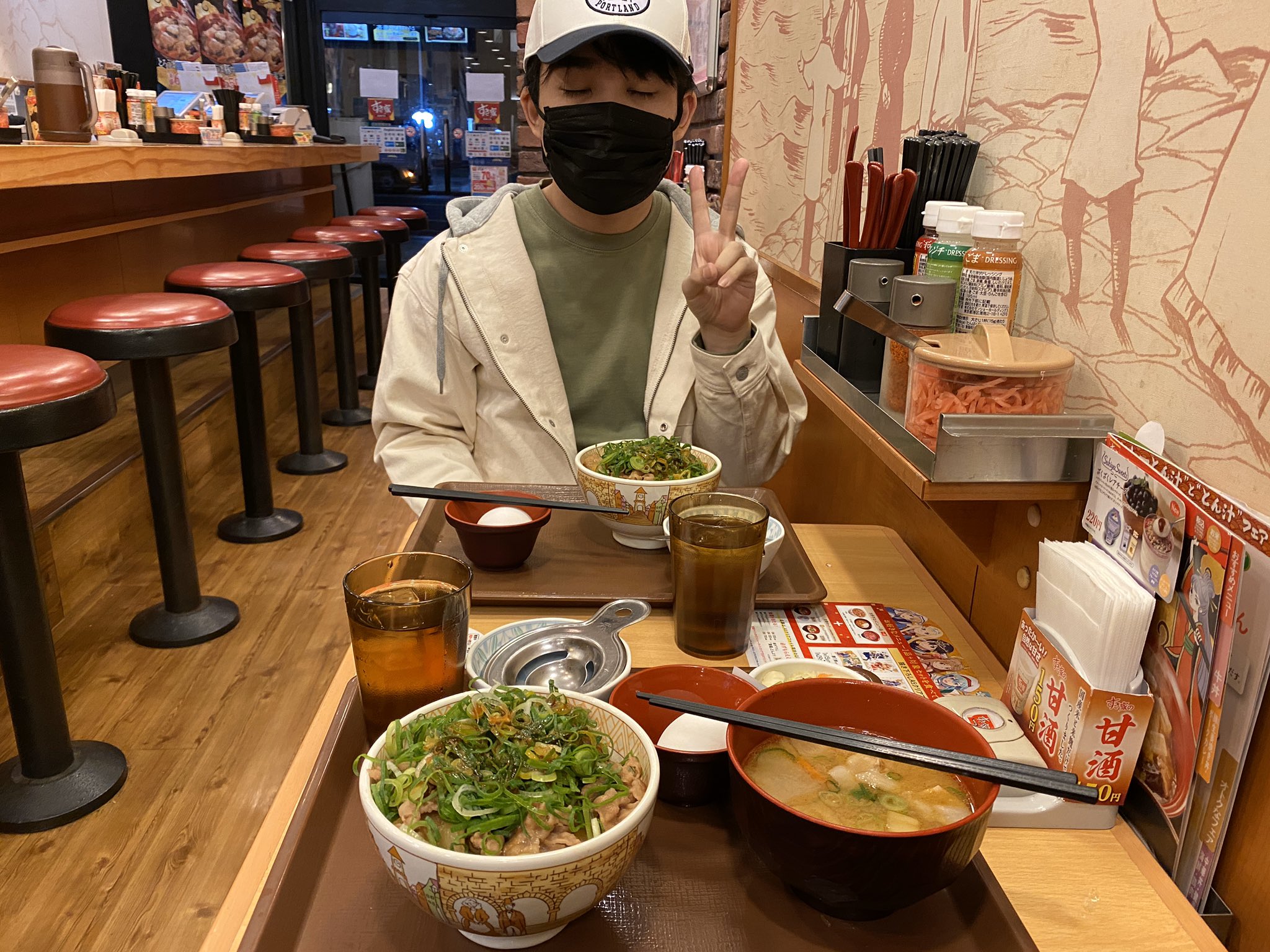 トラゾー A Twitter ぺいんとと朝食にすき家に来た トラゾー A Twitter ぺいんとと朝食にすき家に来た