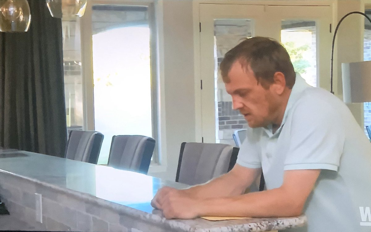 ErinLeahMartin's tweet photo. Clint is the only gray thing that doesn’t belong in this decor motif
#TuftDown #loveafterlockup #LifeAfterLockup https://t.co/vjGjECJ1xX