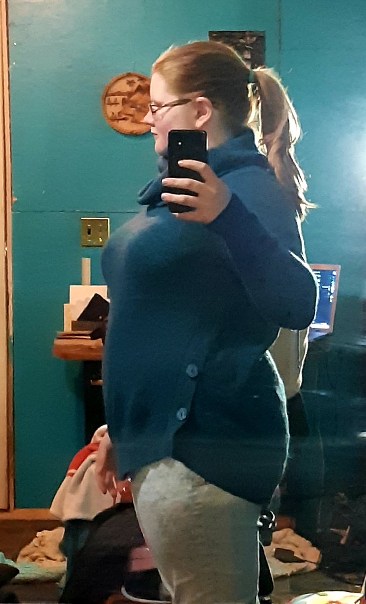 Ann28356568's tweet photo. Starting pics of where I am at right now. 
Starting weight: 220.5 lbs

Current Weight: 216 lbs 

Goal Weight: 150 lbs 

I'm hoping to use this account to track my weightloss journey and am excited to see how the next few months ths go. 
#weightloss #startingfresh #letsdothis https://t.co/OI4UPep2XO