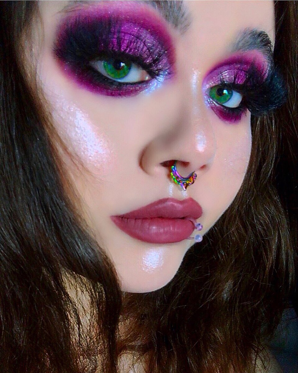 aprillynnx's tweet photo. Wearing @ABHcosmetics x @amrezy  😍💕💕💕💕
Also, @EmmeLashess &amp; @OFRACosmetics on the lips. #abh #abhcosmetics #amrezy #ofra #emmelashess #glam #mua #alternative #piercings #makeup https://t.co/oYCcmm7Ico