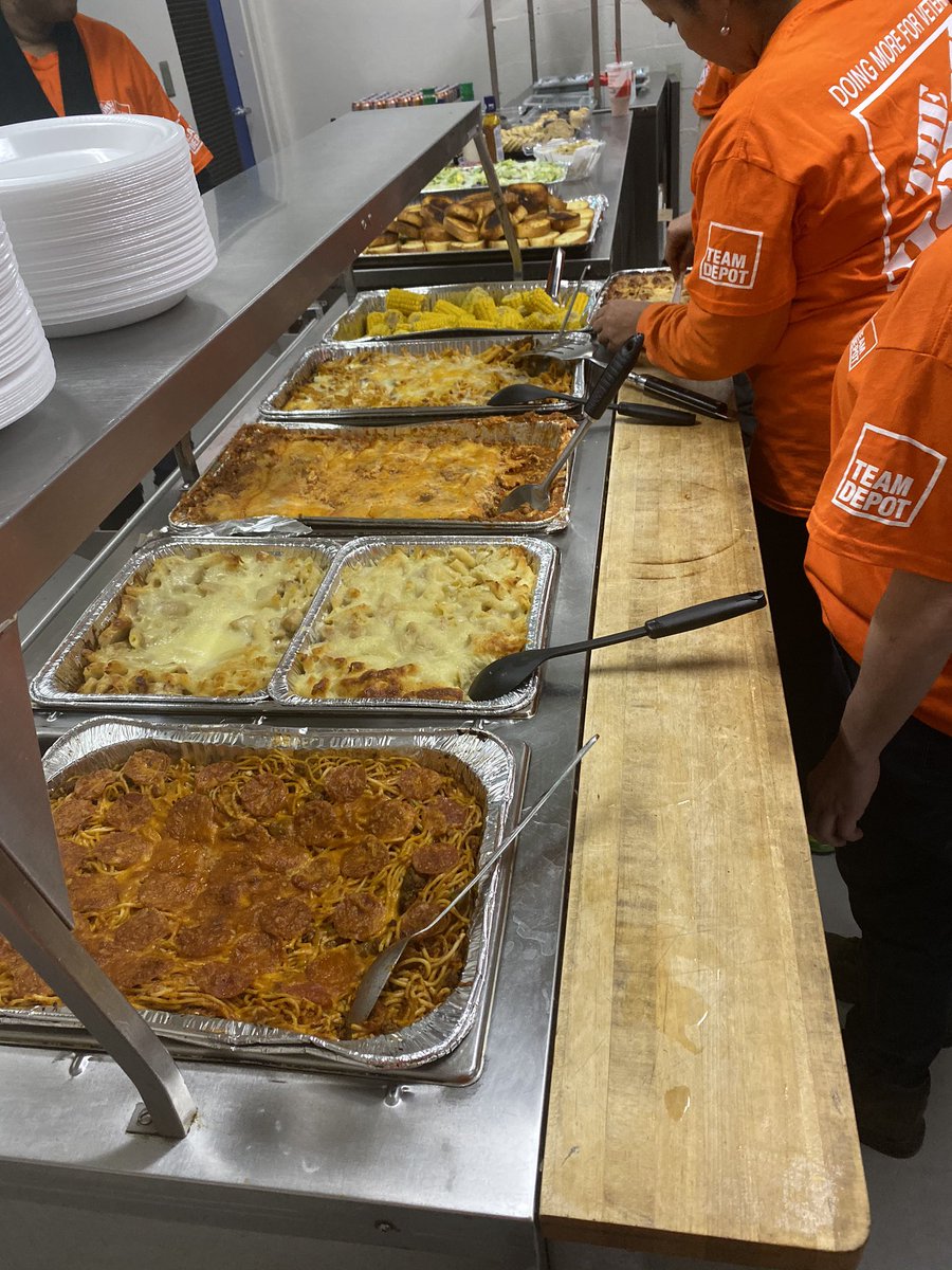 kiaLaneHD's tweet photo. What an awesome Team Depot Event tonight, feeding the young adults at the Convenant House.. They were sooo happy with the food we prepared and we are forever grateful!!!! #letsdothis #TeamDepot @M_Davis_THD @carlabrownTHD @KMTovey @jhiltonthd https://t.co/CDfAih8EAy