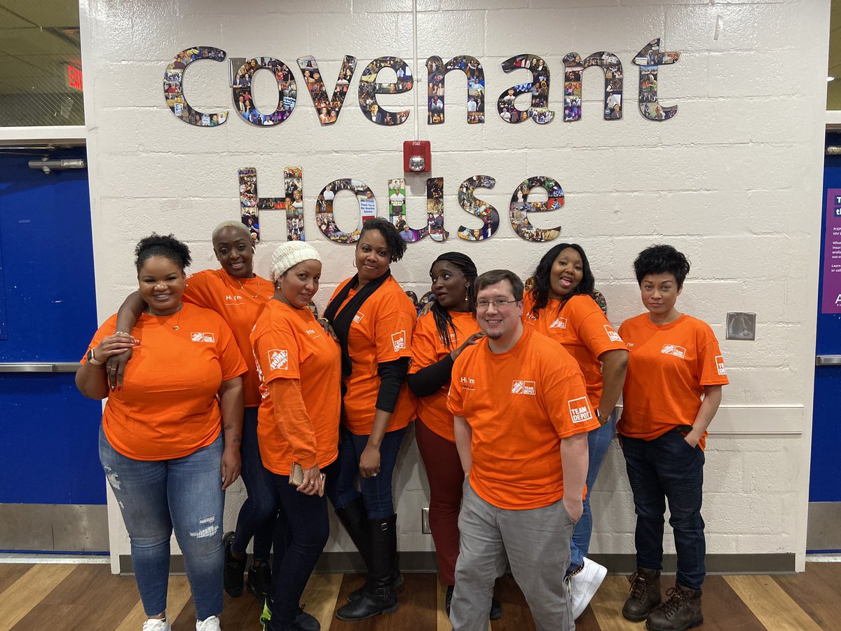 kiaLaneHD's tweet photo. What an awesome Team Depot Event tonight, feeding the young adults at the Convenant House.. They were sooo happy with the food we prepared and we are forever grateful!!!! #letsdothis #TeamDepot @M_Davis_THD @carlabrownTHD @KMTovey @jhiltonthd https://t.co/CDfAih8EAy