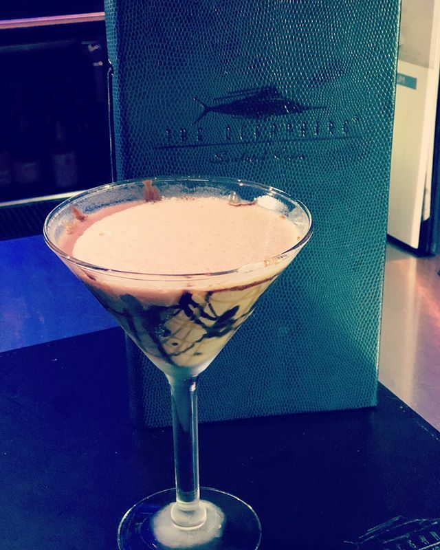 Ms_Ulana's tweet photo. SNICKERS Martini 🍸!!!! This is the perfect dessert drink. It tastes like a candy bar, exclusive off-menu made by Hans (the best bartender)  @theoceanaire .
.
.
.
#itsdesserttime #drinkitup #bostondrinks #offmenu #afterworkdrinks #oceanaire #boston #d… https://t.co/NDfTVi6Hoa https://t.co/4nYcVBUgHN