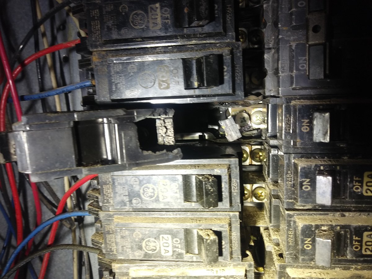 BuildingTechIR's tweet image. We found this at a building that never had any kind of electrical inspections. So we found this now they know why the outside light don't work. This panel has extensive heat damage. Call 888-4SCANIR