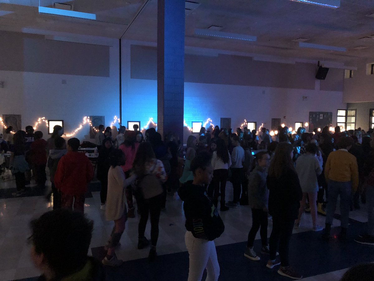 Great turnout for the Winter Carnival at Julian Middle School. A big thank you to our PTO for putting this on for our students. #julianworks #oakpark97