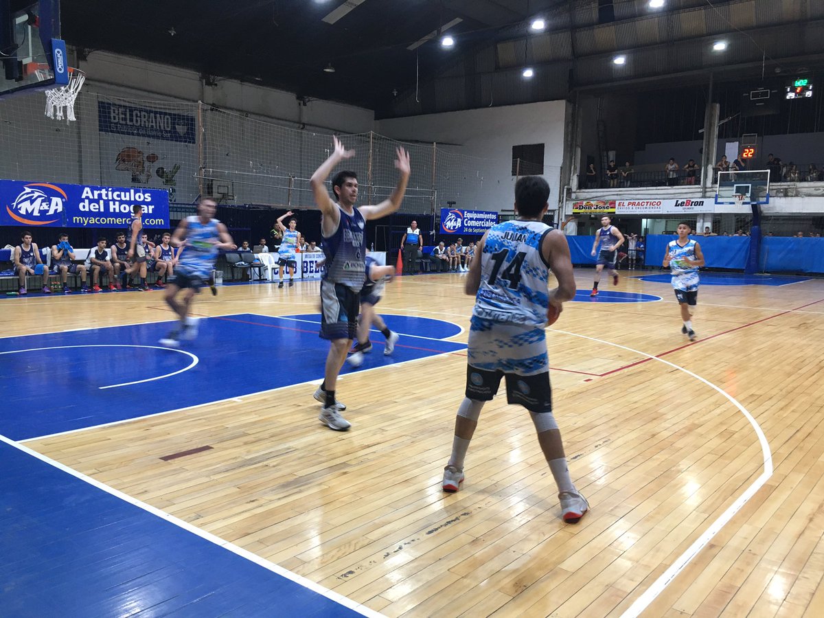 TucumanB's tweet photo. Final del tercer periodo ⏱
(26-15; 19-23; 18-20)

Belgrano 63
Tucumán Basquet 58

#VamosTucuman #TFBPanAmericanSilver https://t.co/BcITuYZsdG