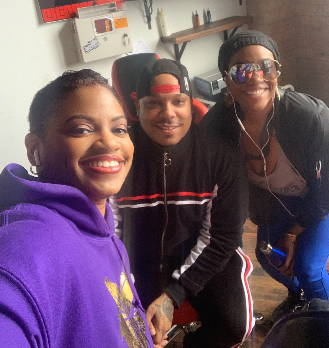 VIRGOIAM1's tweet photo. Picking up more chicagorilla merch & more VIP tickets for @VanJohnsonTatz fashion show! VIP tickets are almost gone, so u better come get yours and some merch too.
#OnTheScene
#Chicagorilla
#ColdAsIceTattoos
@RachealJWhite5 @Coldasicetattos @ChicagorillaB https://t.co/qeOXJzSB5T