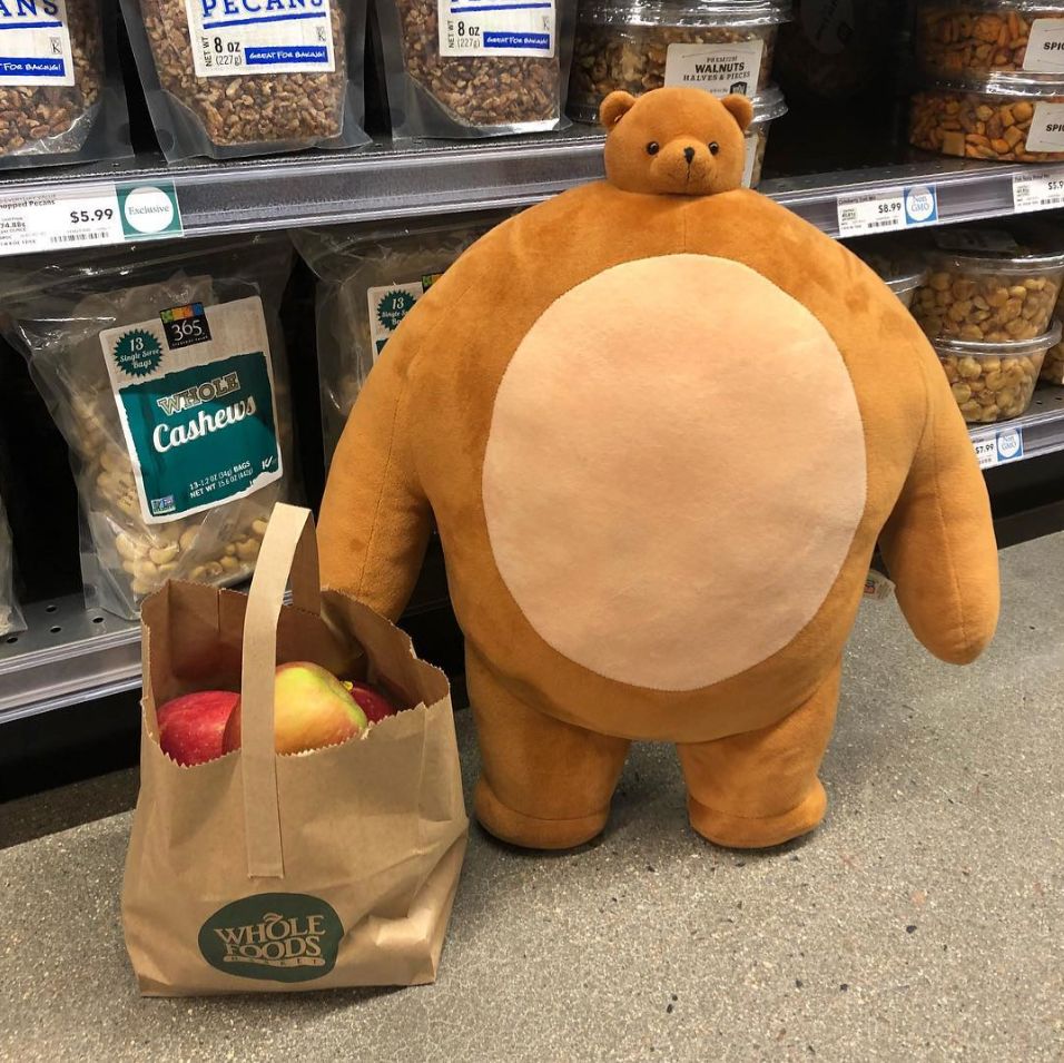 TinyHeadKingdom's tweet image. Pip is grocery shopping at Whole Foods. She wants to make an apple walnut pie. Unfortunately, she had just $200 with her so she could only buy the apples. 

#thk #tinyheadedkingdom #tinyheads
