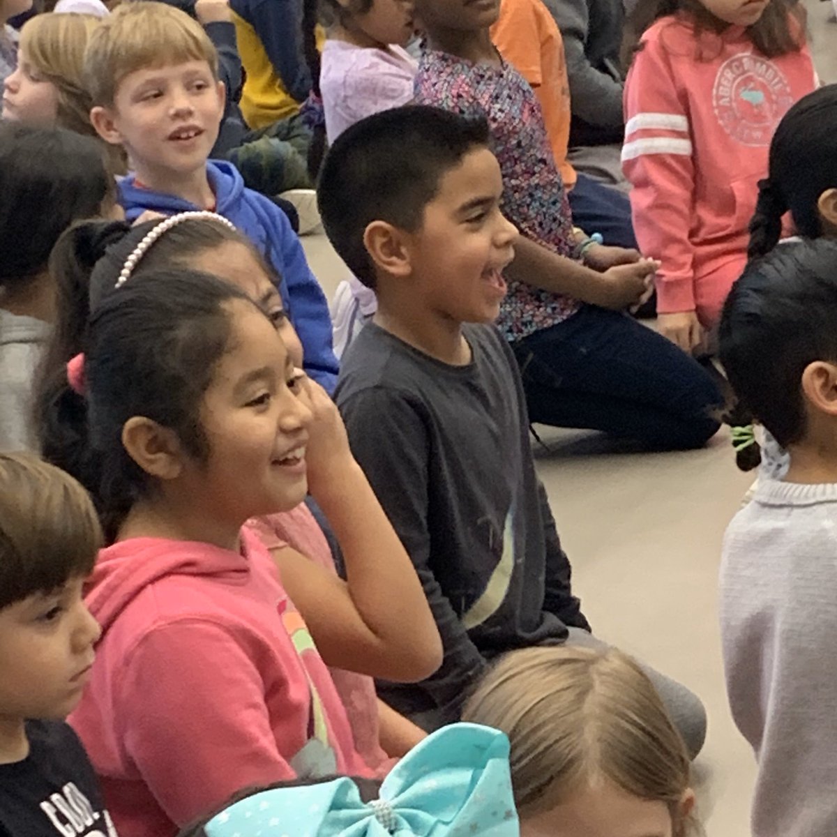 MrsMSprague's tweet photo. So much fun and excitement! #harlemwizard @canSTEM β₯οΈπ https://t.co/hNVNSua4Ie
