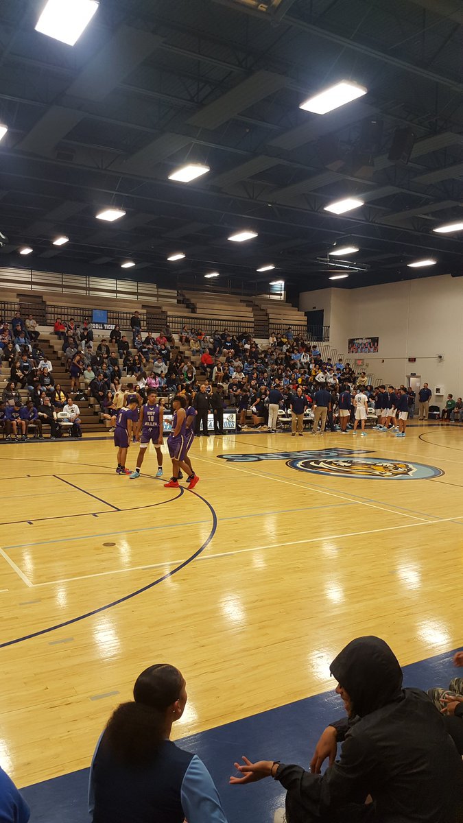 CollegeNext's tweet image. Carroll vs Miller battle of the 2 best point guards in CC