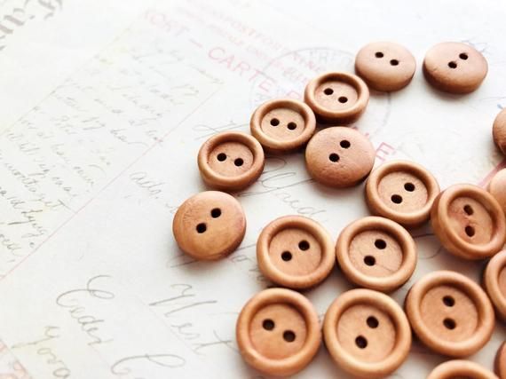 HeartSupplies's tweet image. Light Brown Caramel Coloured Wooden Buttons - 13mm - Round Wood buttons with 2 Holes - Sewing Buttons buff.ly/37bQkKd  #buttons #smallbuttons #craft #knitting #crochet #craftsupplies