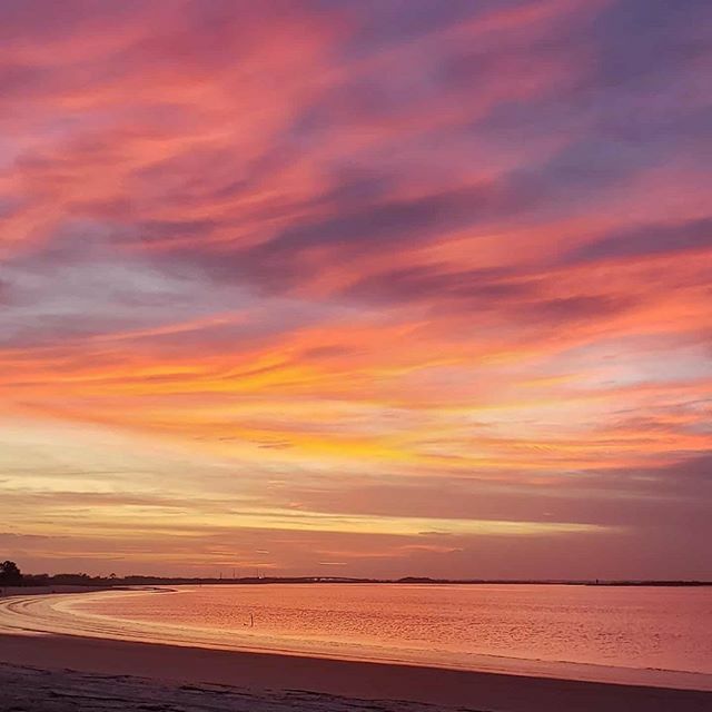 VisitTybee's tweet photo. Leave your worries (and filters) behind. #VisitTybee [📸 @mclark18]⁠
.⁠
.⁠
.⁠
#tybeeisland #tybee #tybeebeach #savannahsbeach #tybeesunset #tybeeislandbeach #exploregeorgia #georgiacoast #coastalliving #saltlife #clpicks #mysouthernliving #tlpicks… https://t.co/XkHrRuEOGr https://t.co/nws5jtAMxc