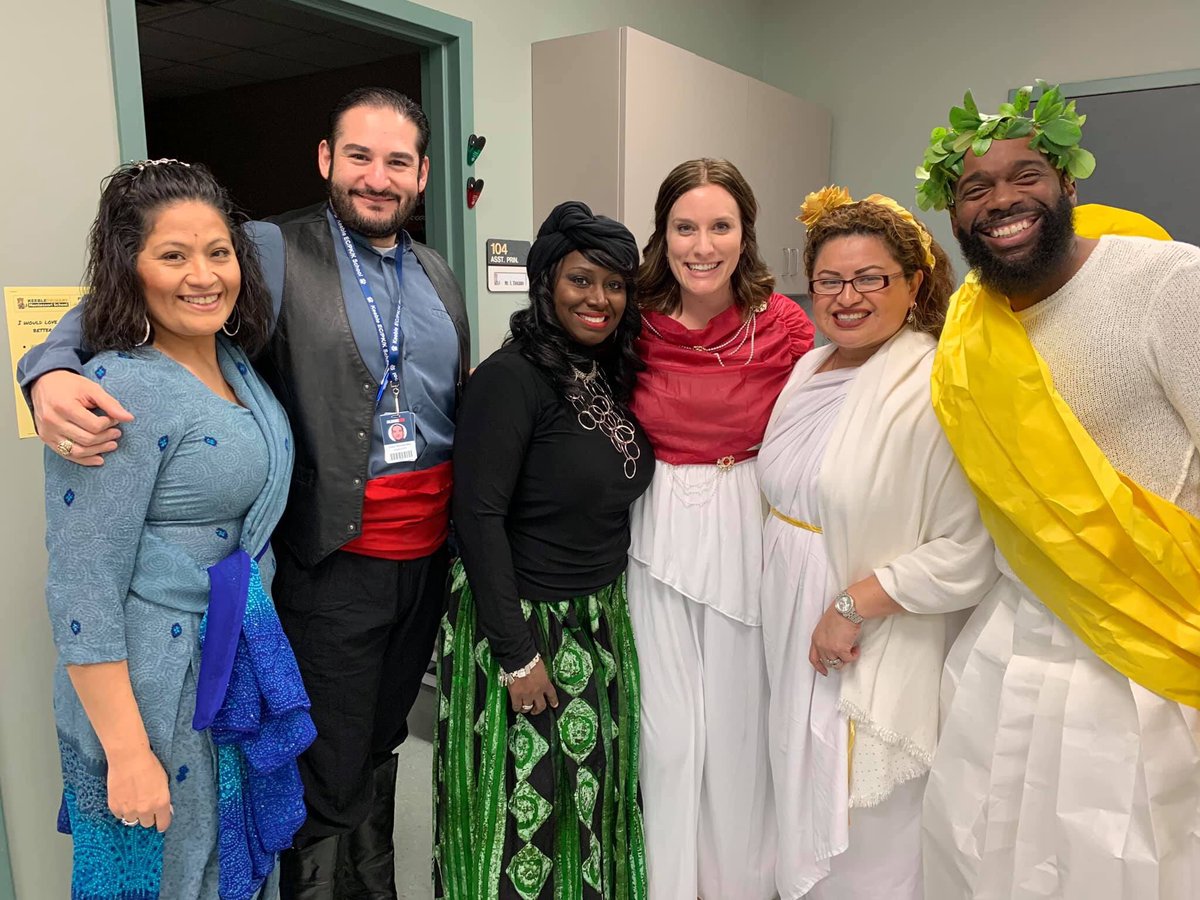 mrsstephens219's tweet image. I work with amazing people @Keeble_AISD !#internationaldayparade #KeebleONEteam @Jennifer_Dixon4 @Mr_Hernandez_81 @jtoscanog @DrA_Marshall @emvillalobos5